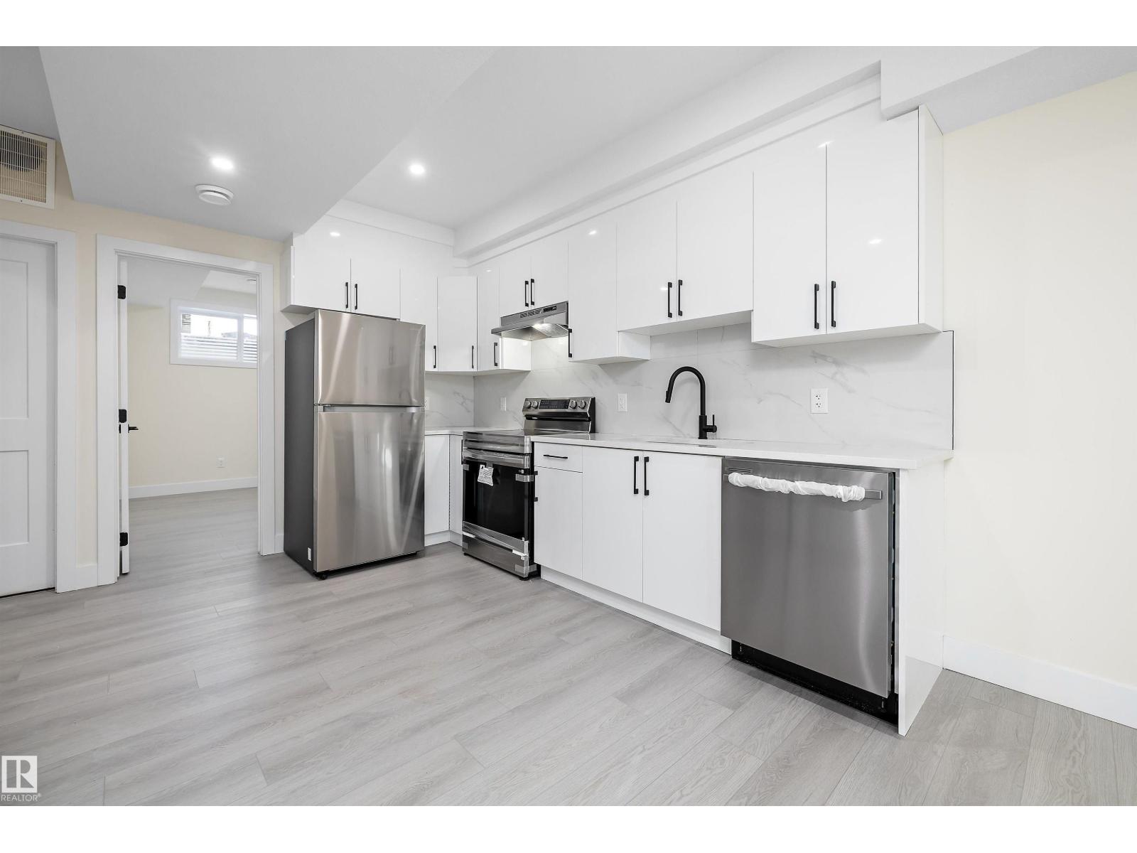 8319 81Ave NW - 33