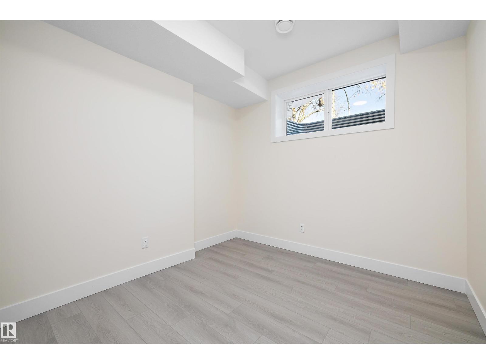 8319 81Ave NW - 37