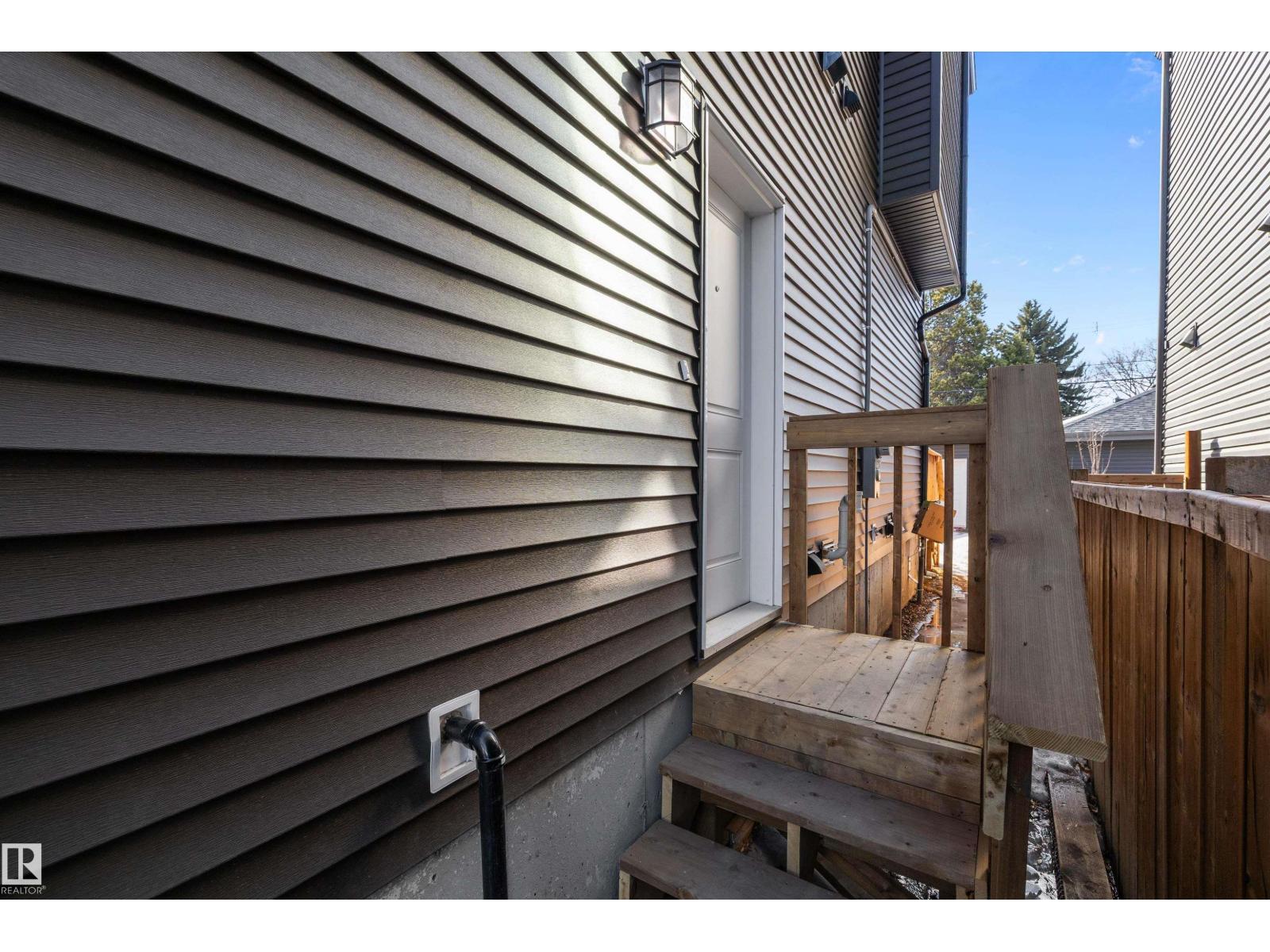 8319 81Ave NW - 47