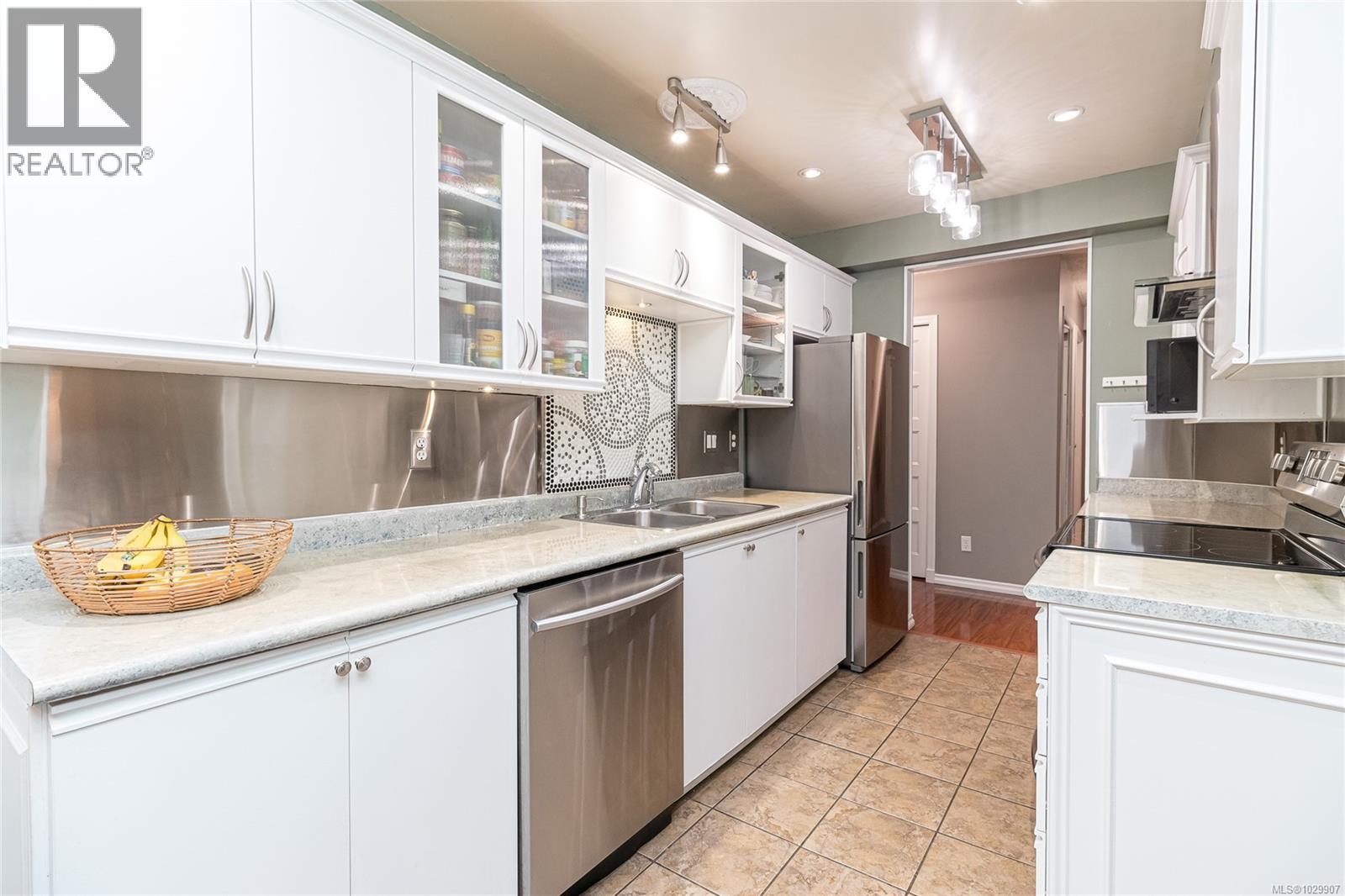 #112 545 MANCHESTER RD - 7