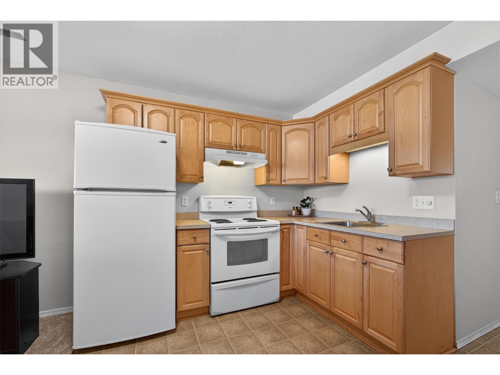 1085 Alta Dena Road, Kelowna