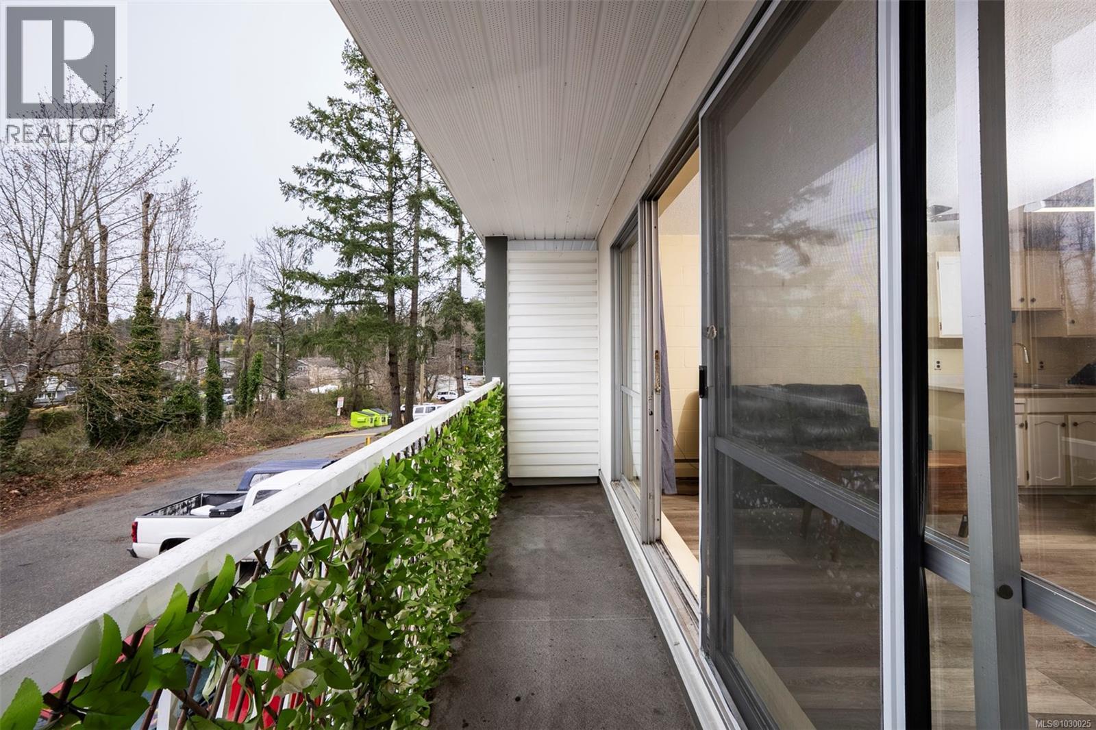 #5205 999 BOWEN RD - 14