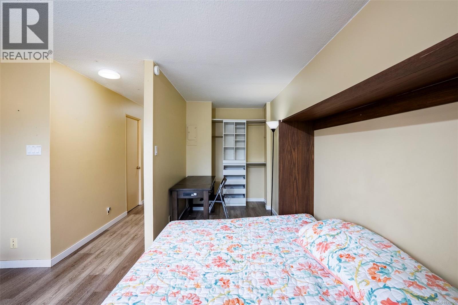 #5205 999 BOWEN RD - 4