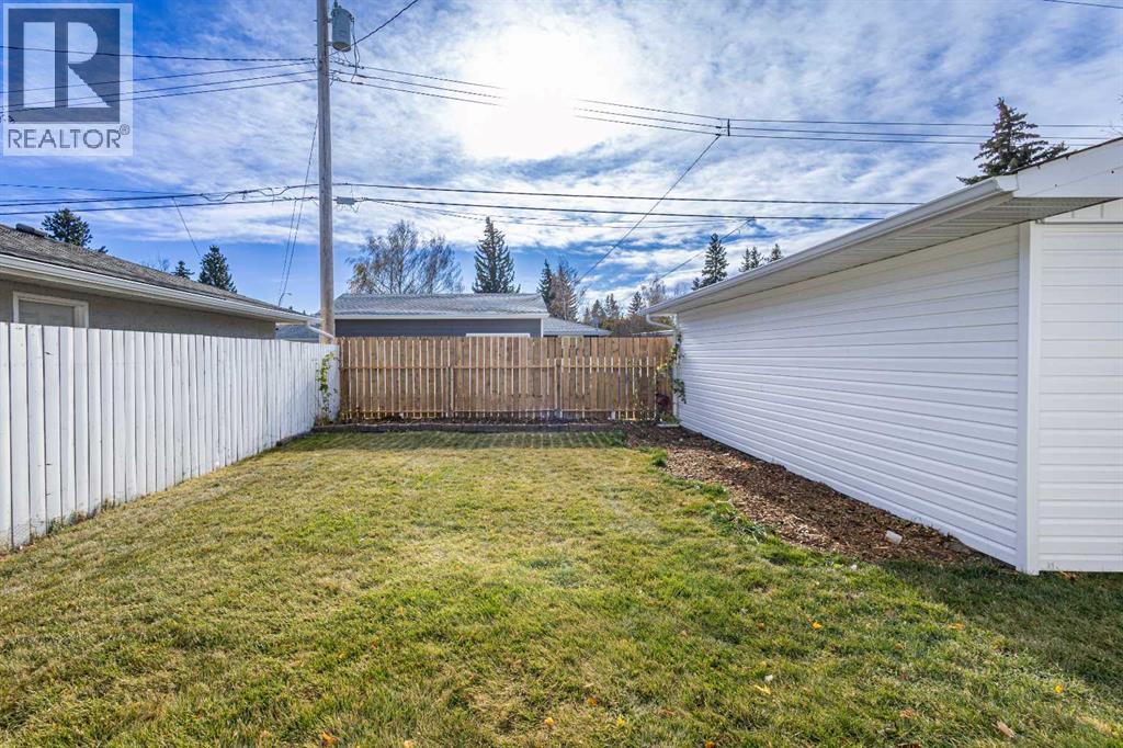 Single Family House Bungalow for Sale in  Verona Drive NW Varsity Calgary 