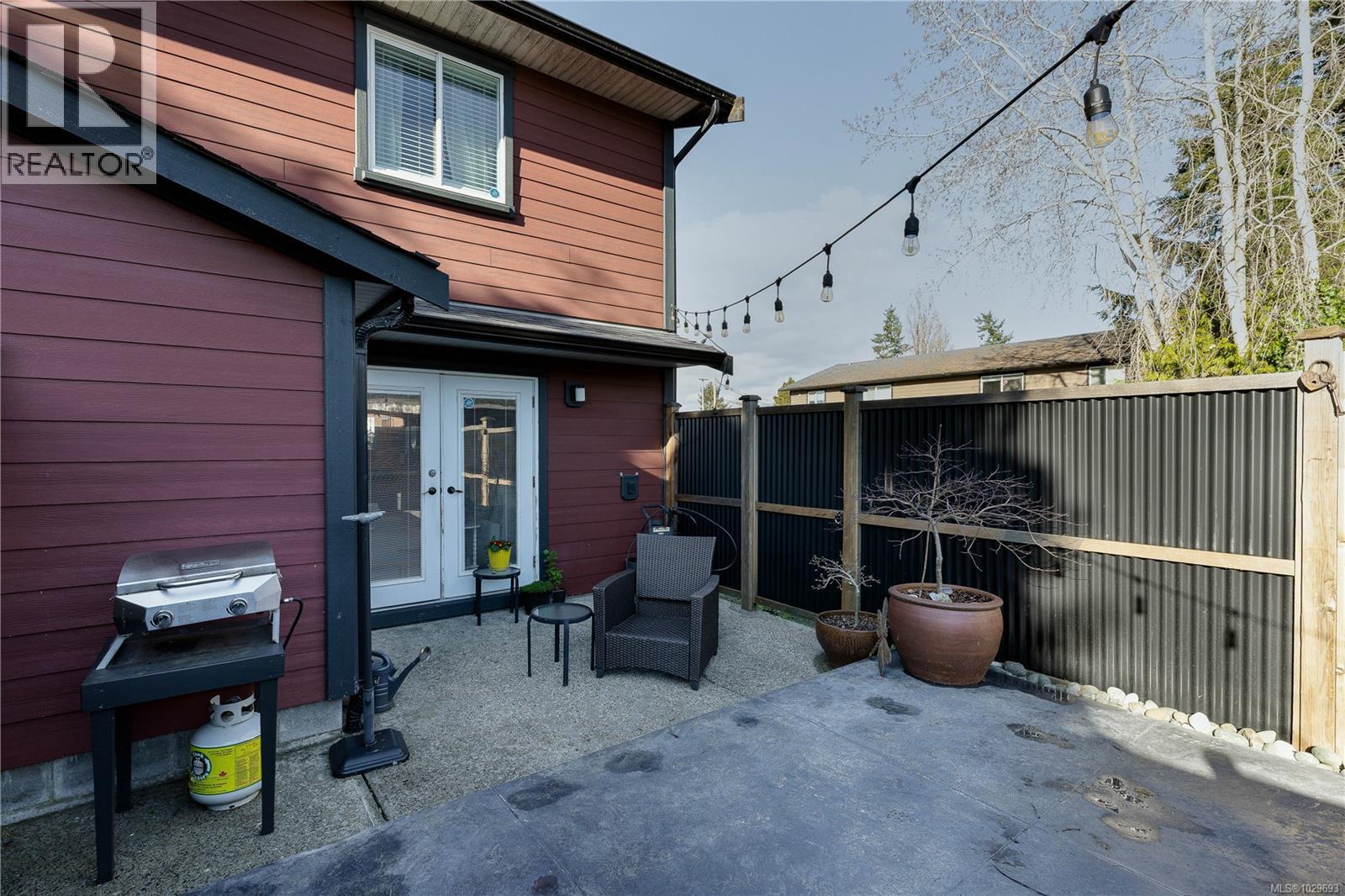 #6 581 DOGWOOD ST - 17