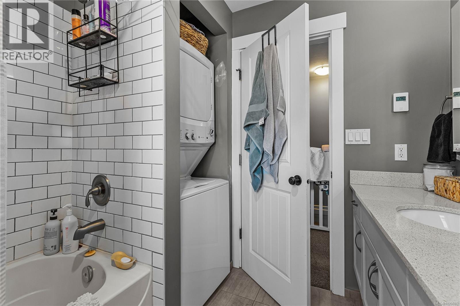 #6 581 DOGWOOD ST - 24