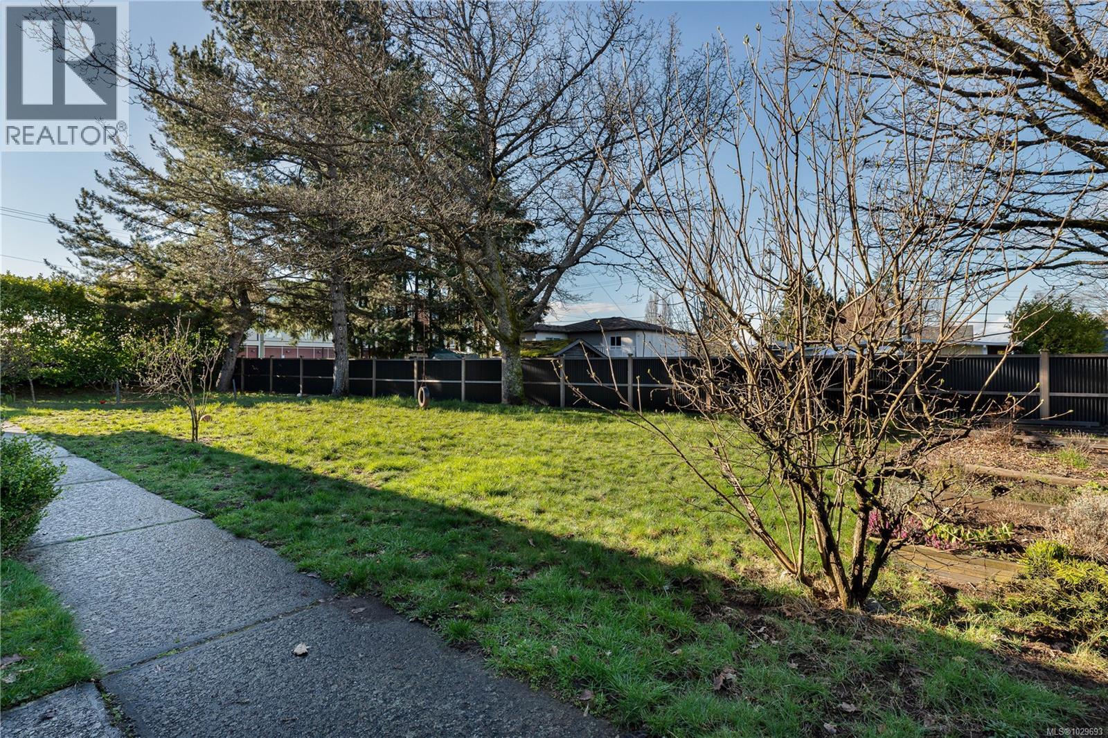 #6 581 Dogwood St - 27