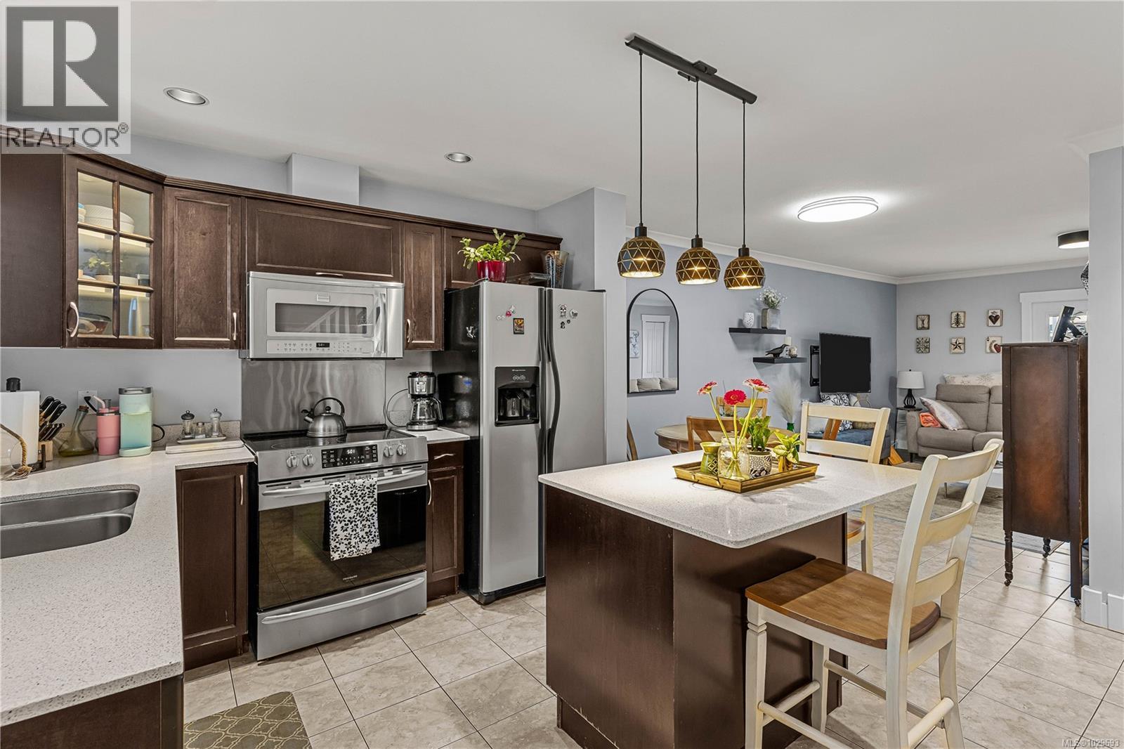 #6 581 DOGWOOD ST - 4