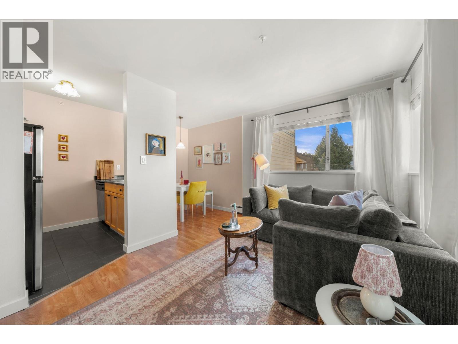 305 33 TEMPLETON Drive - main photo