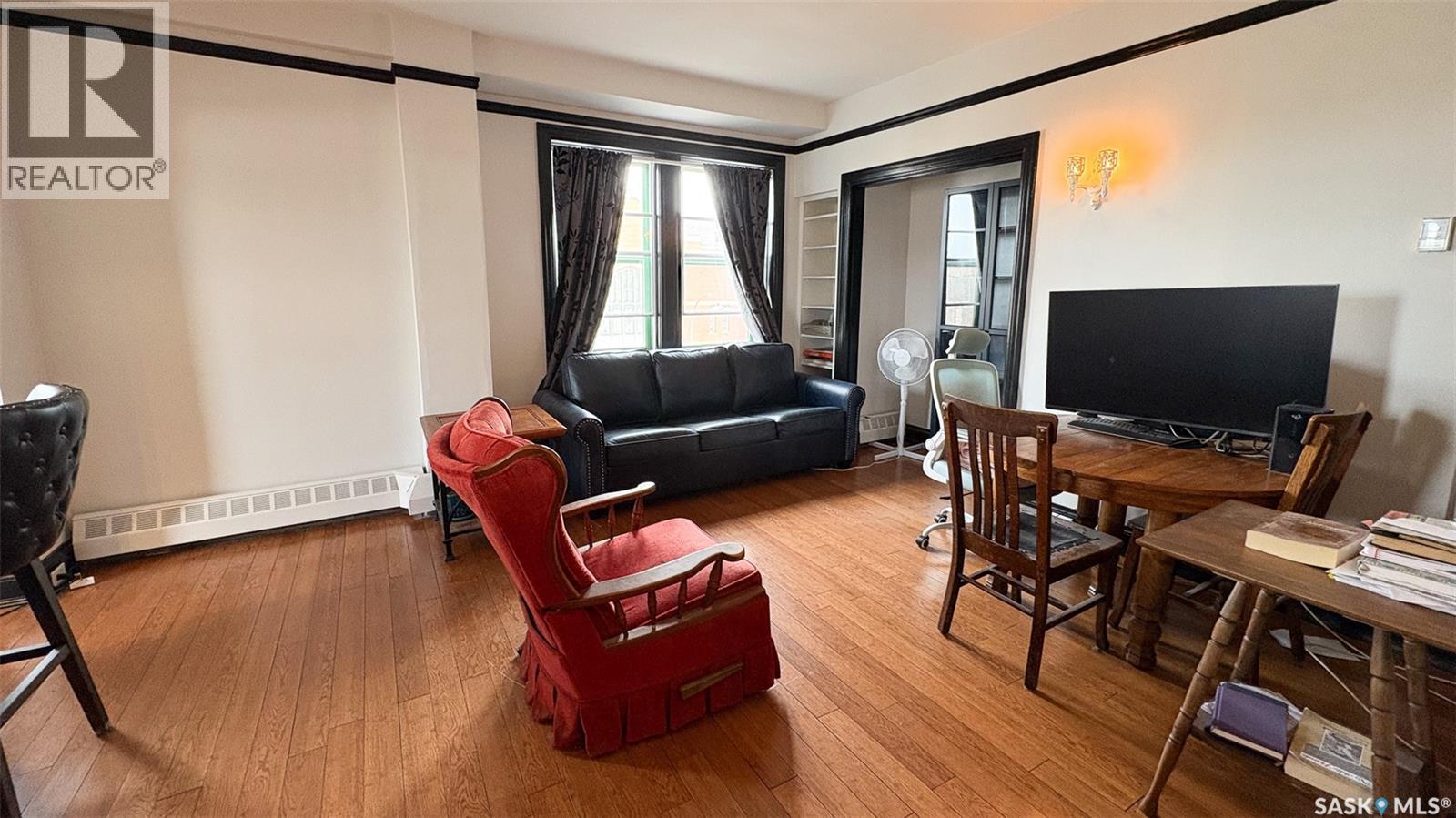 #400 2305 Victoria AVENUE - 17