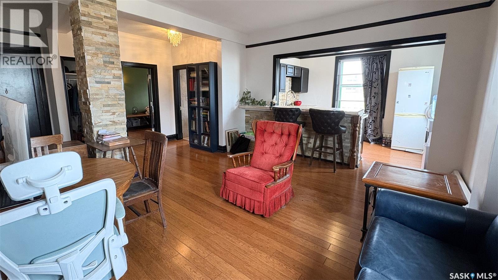 #400 2305 Victoria AVENUE - 18