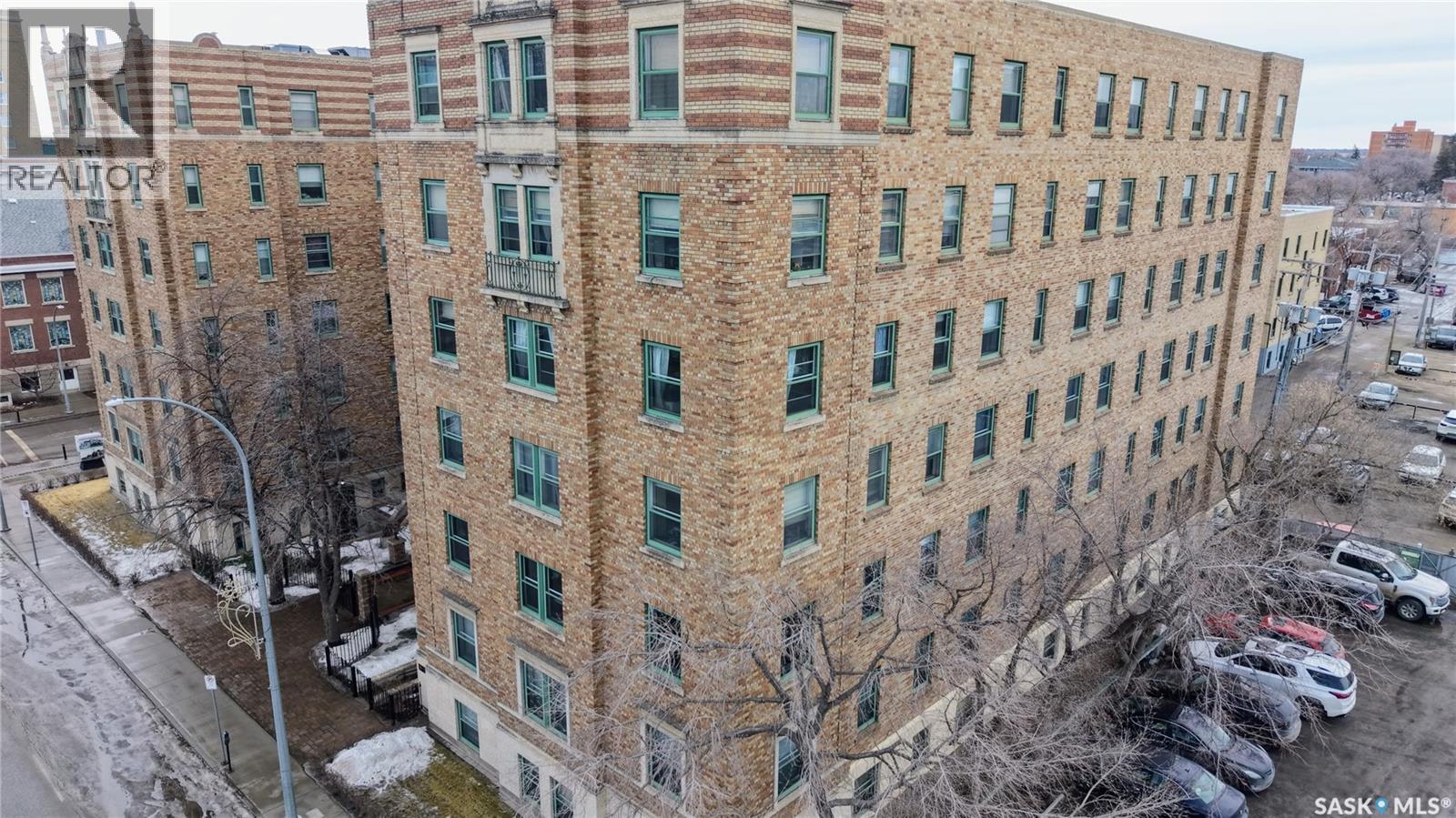 #400 2305 Victoria AVENUE - 3