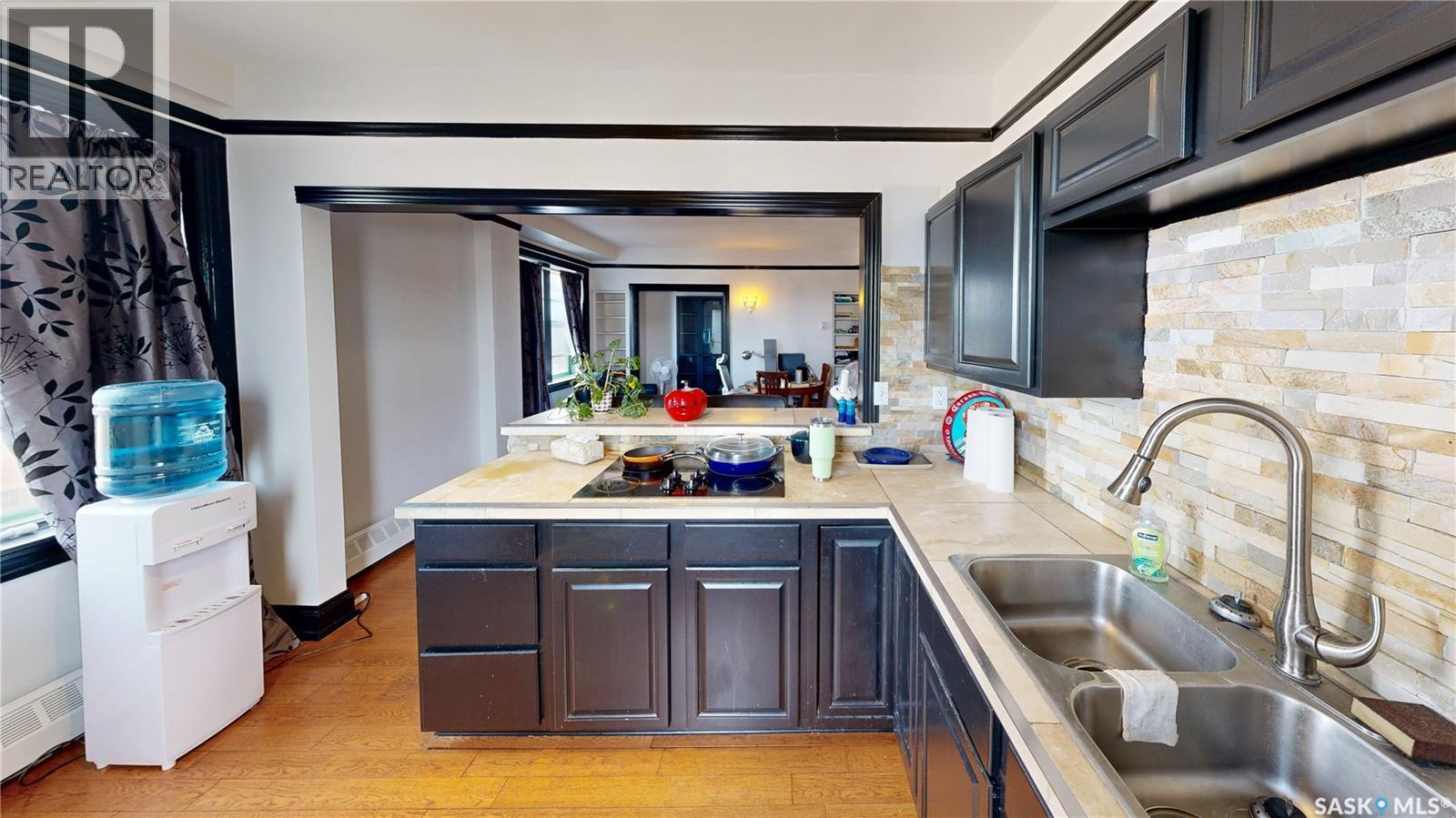 #400 2305 Victoria AVENUE - 22
