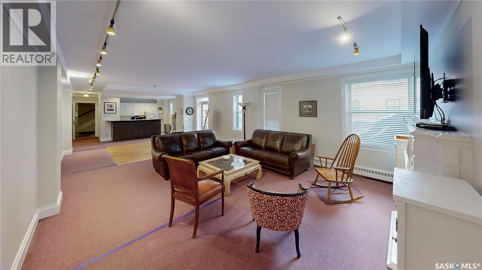 #400 2305 Victoria AVENUE - 30