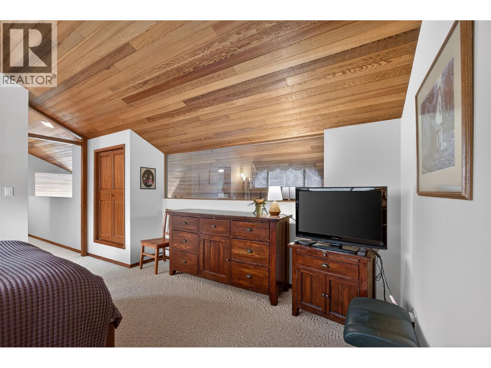 935 Lloyd Jones Drive, West Kelowna