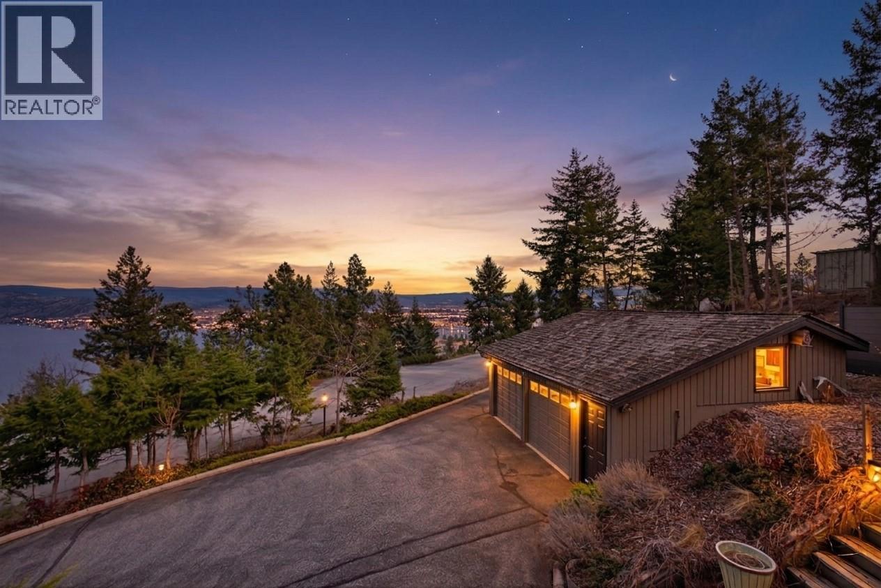 935 Lloyd Jones Drive, West Kelowna