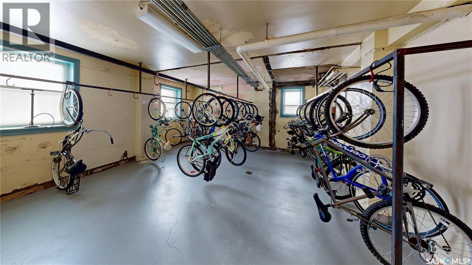 #400 2305 VICTORIA AVENUE - 35