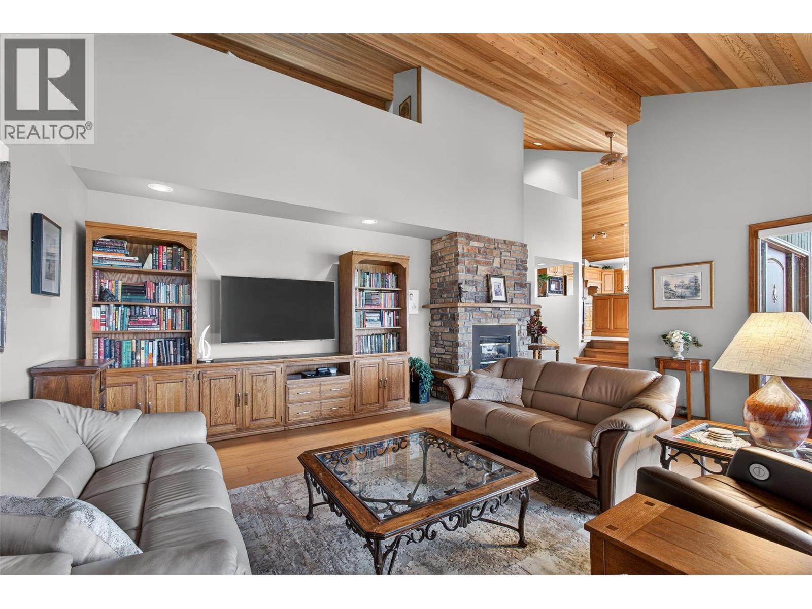 935 Lloyd Jones Drive, West Kelowna