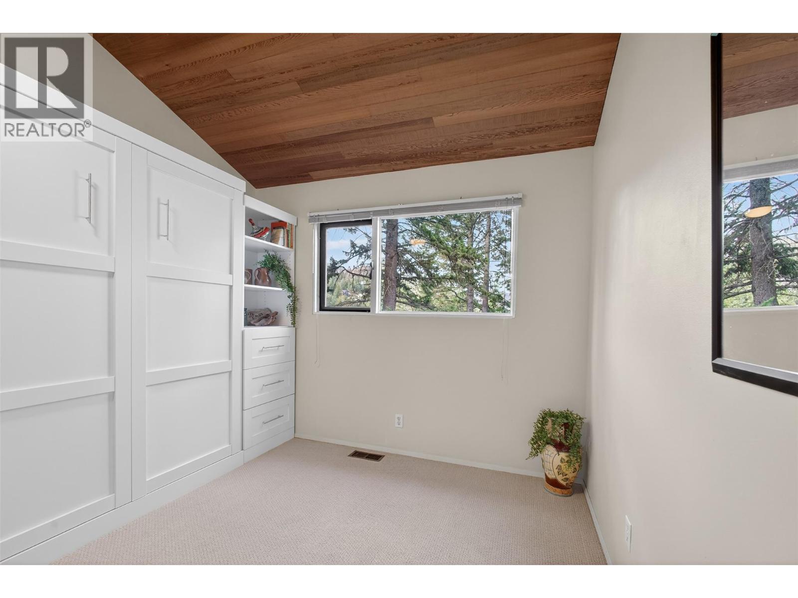 935 Lloyd Jones Drive, West Kelowna