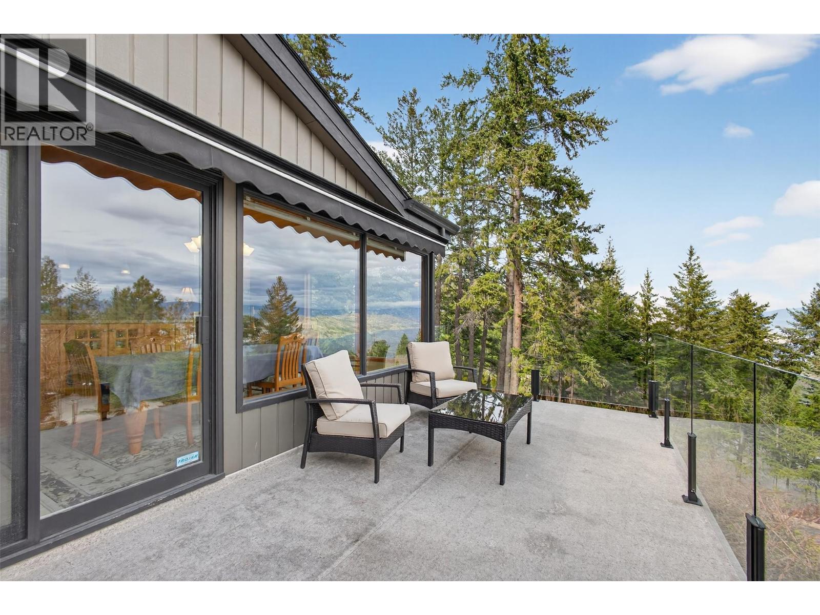 935 Lloyd Jones Drive, West Kelowna