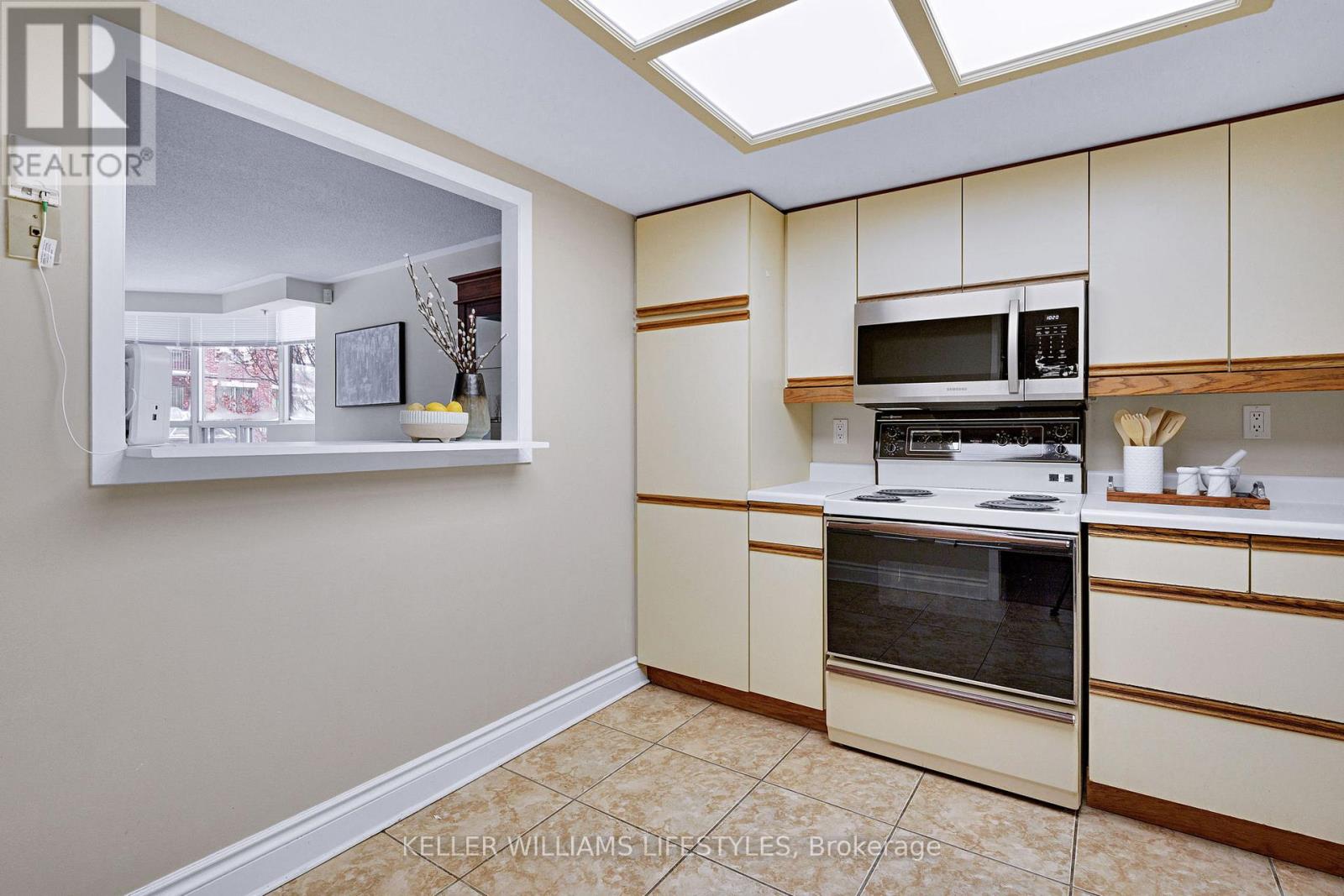 #205 7 PICTON STREET - 14