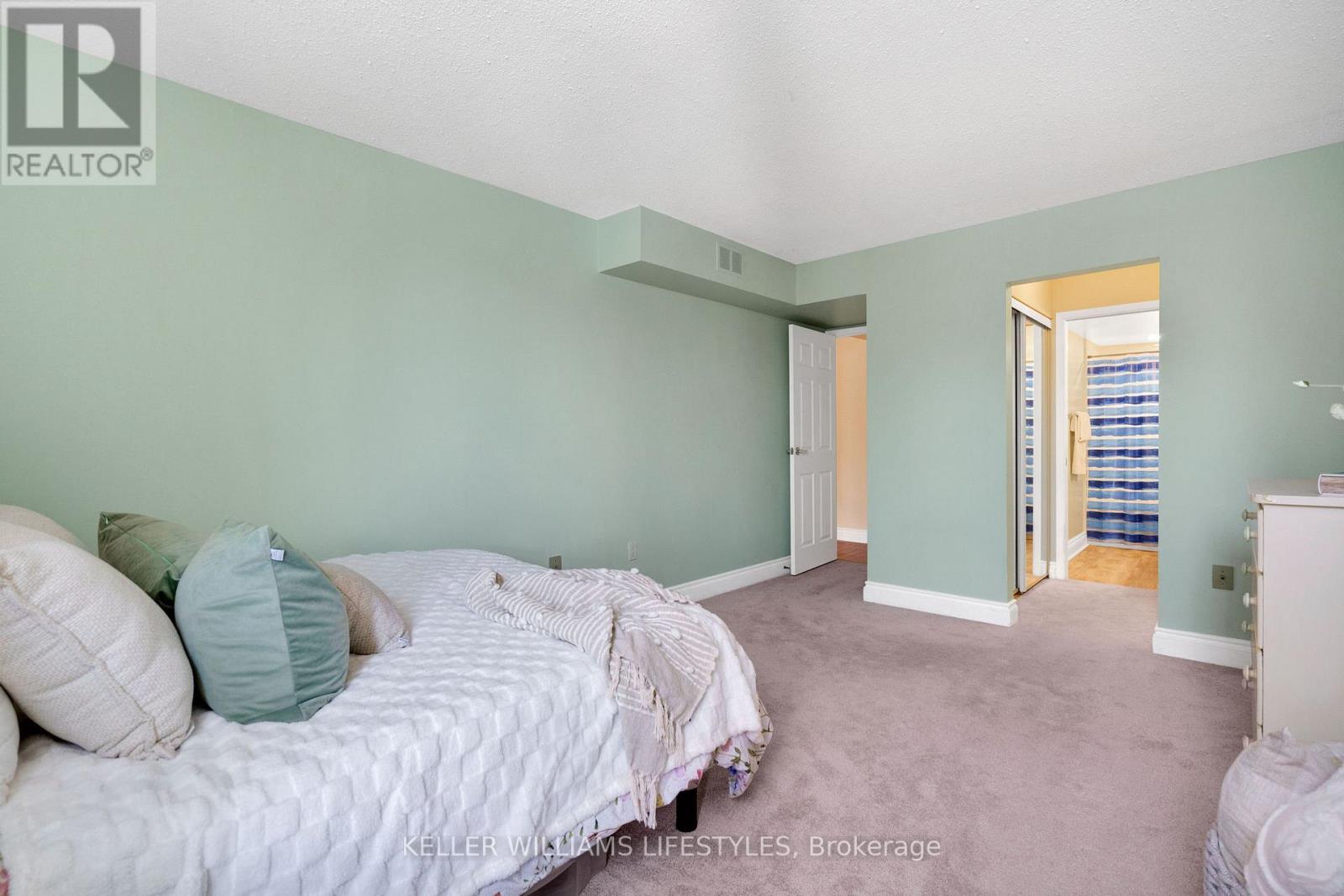 #205 7 PICTON STREET - 20