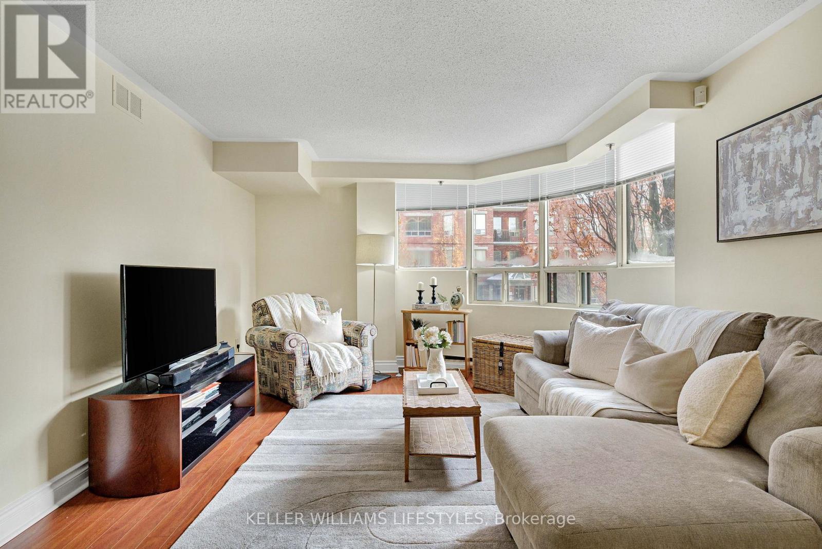 #205 7 PICTON STREET - 6