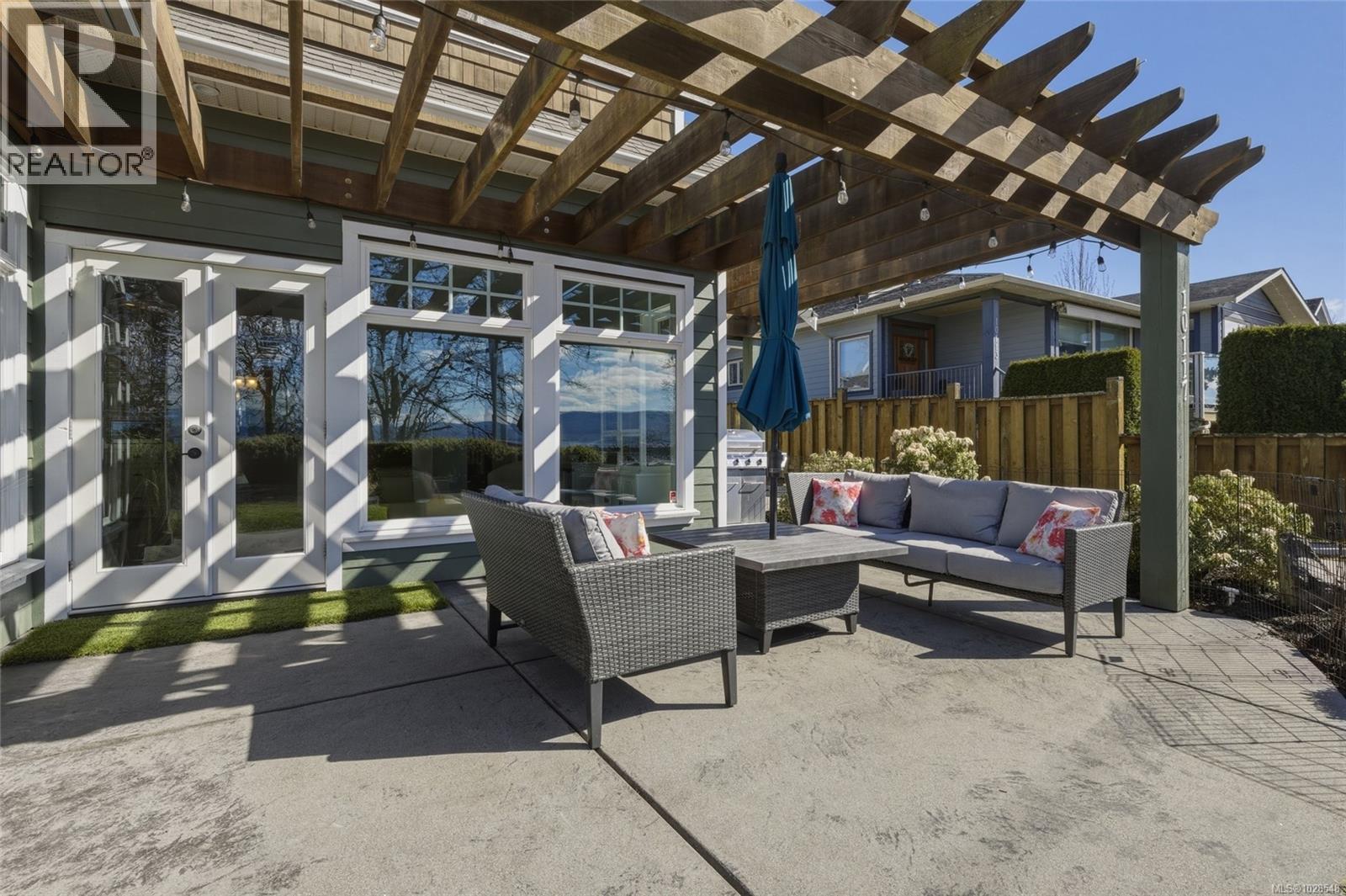 10117 WEST SAANICH RD - 5