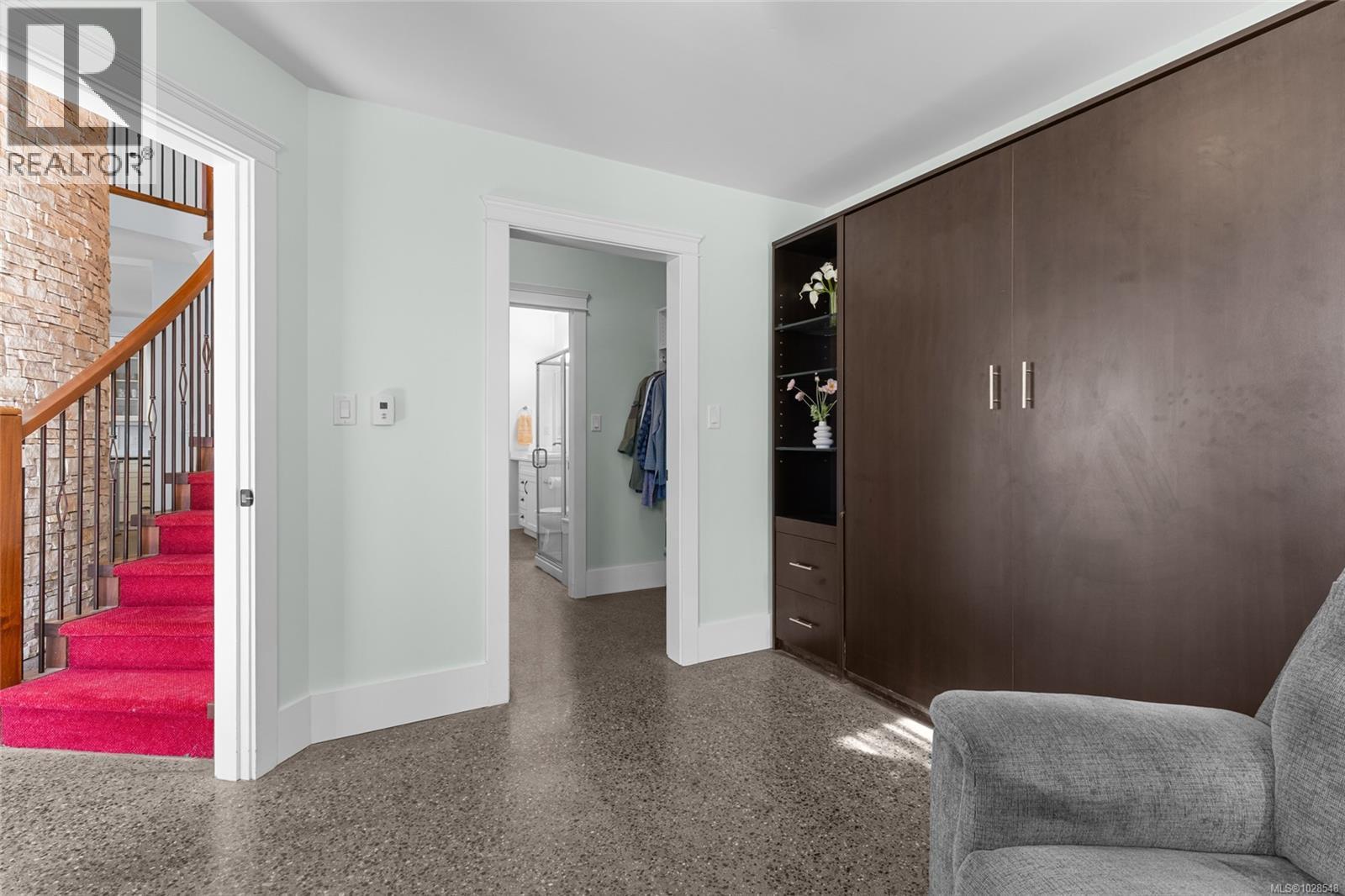 10117 WEST SAANICH RD - 9