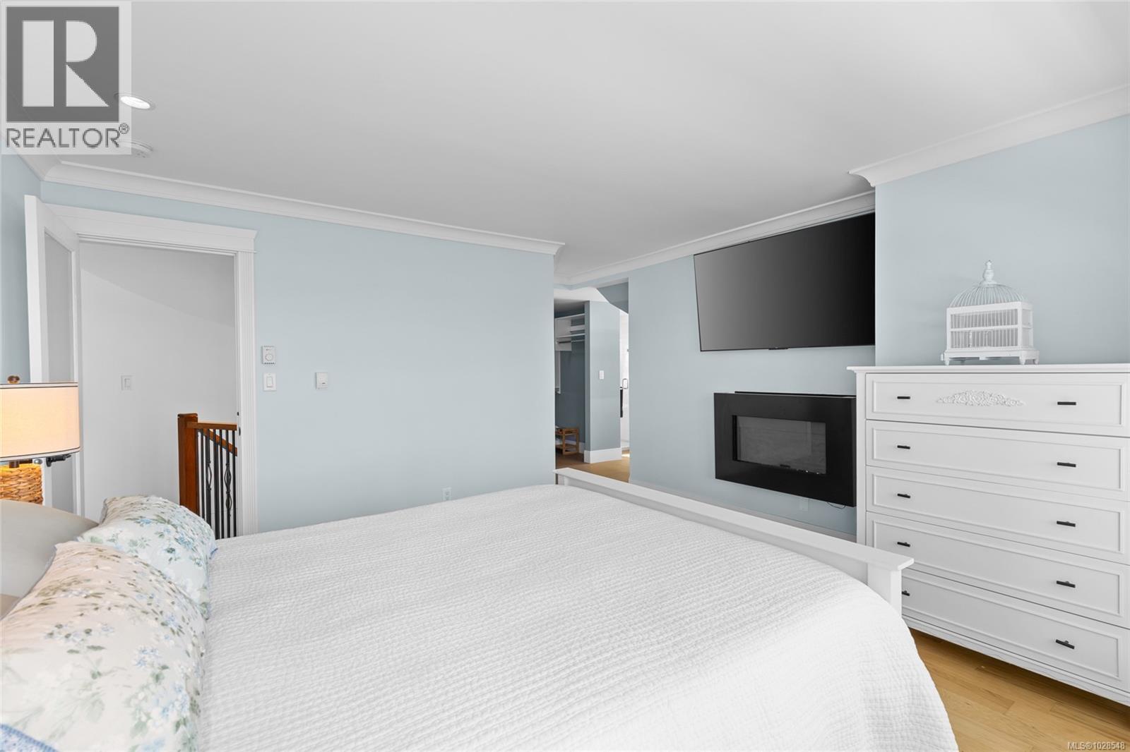 10117 WEST SAANICH RD - 30