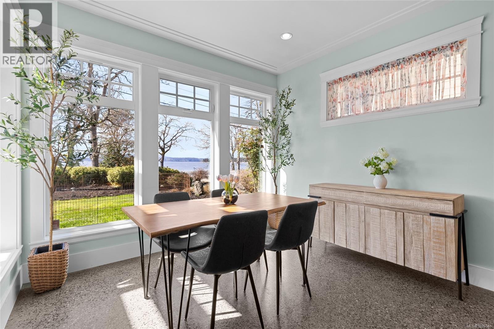 10117 WEST SAANICH RD - 25