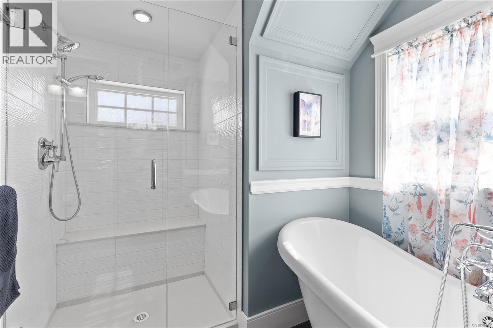 10117 WEST SAANICH RD - 31