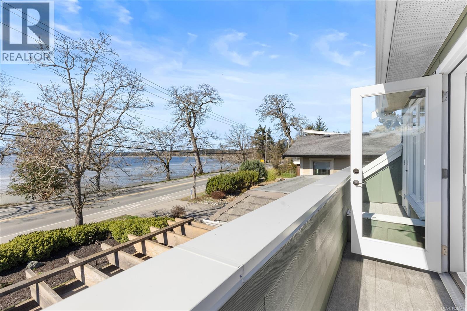 10117 WEST SAANICH RD - 35