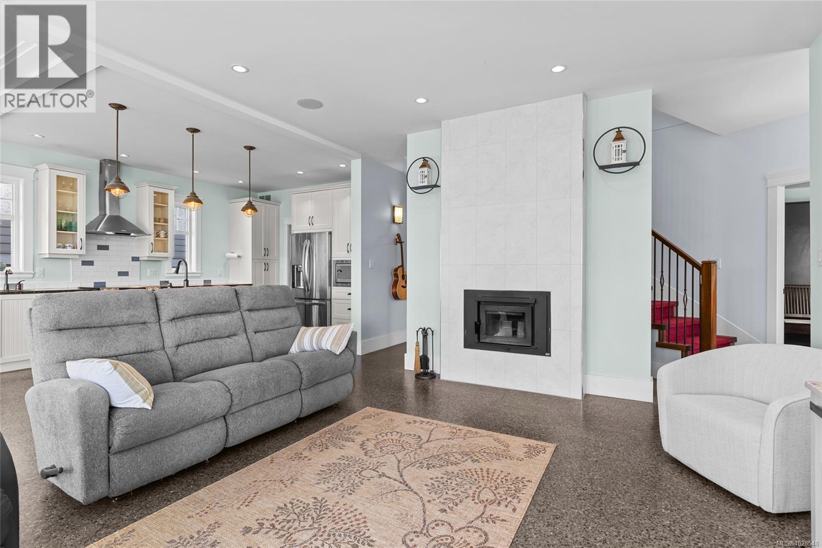 10117 WEST SAANICH RD - 14