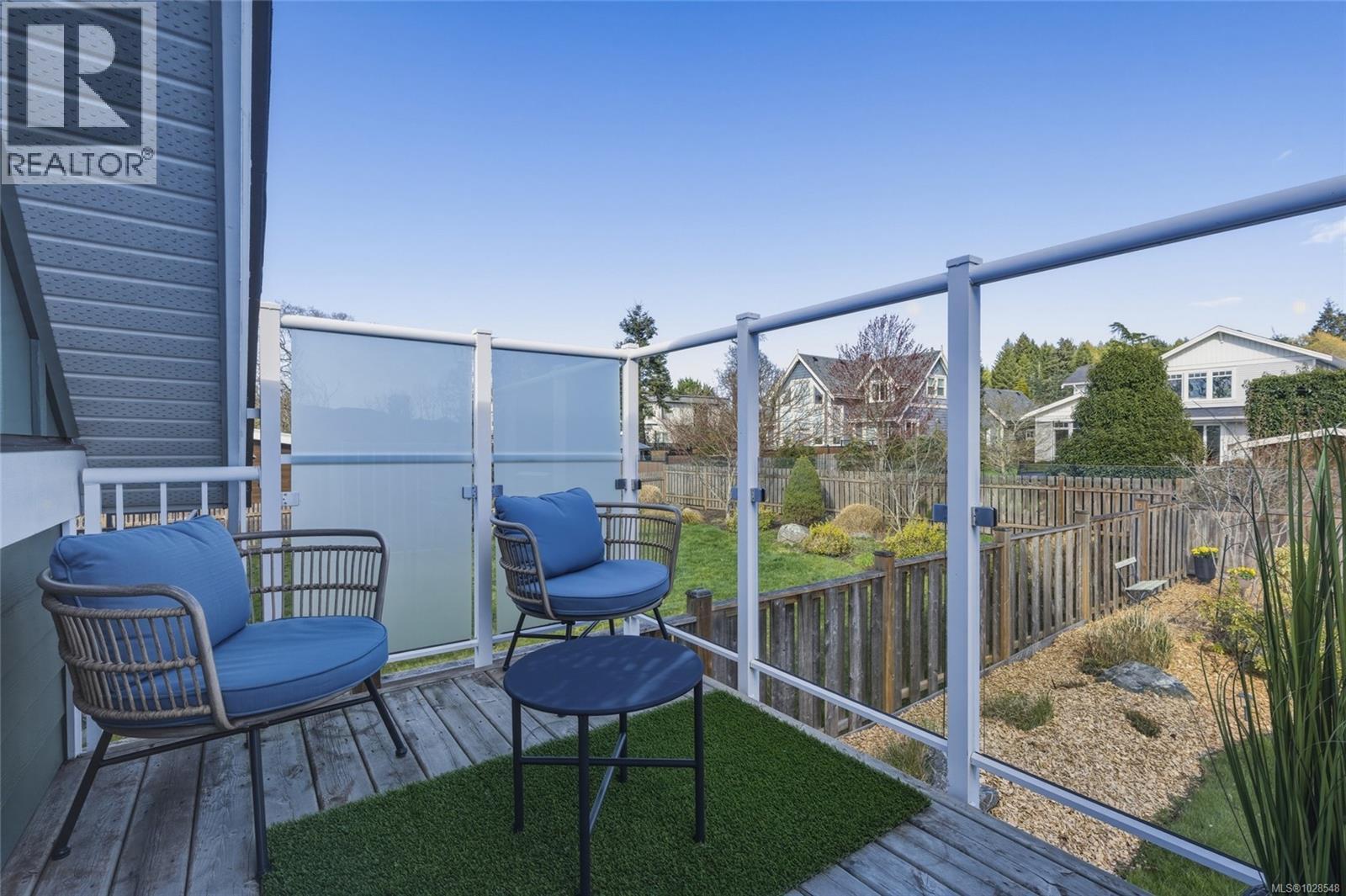 10117 WEST SAANICH RD - 47