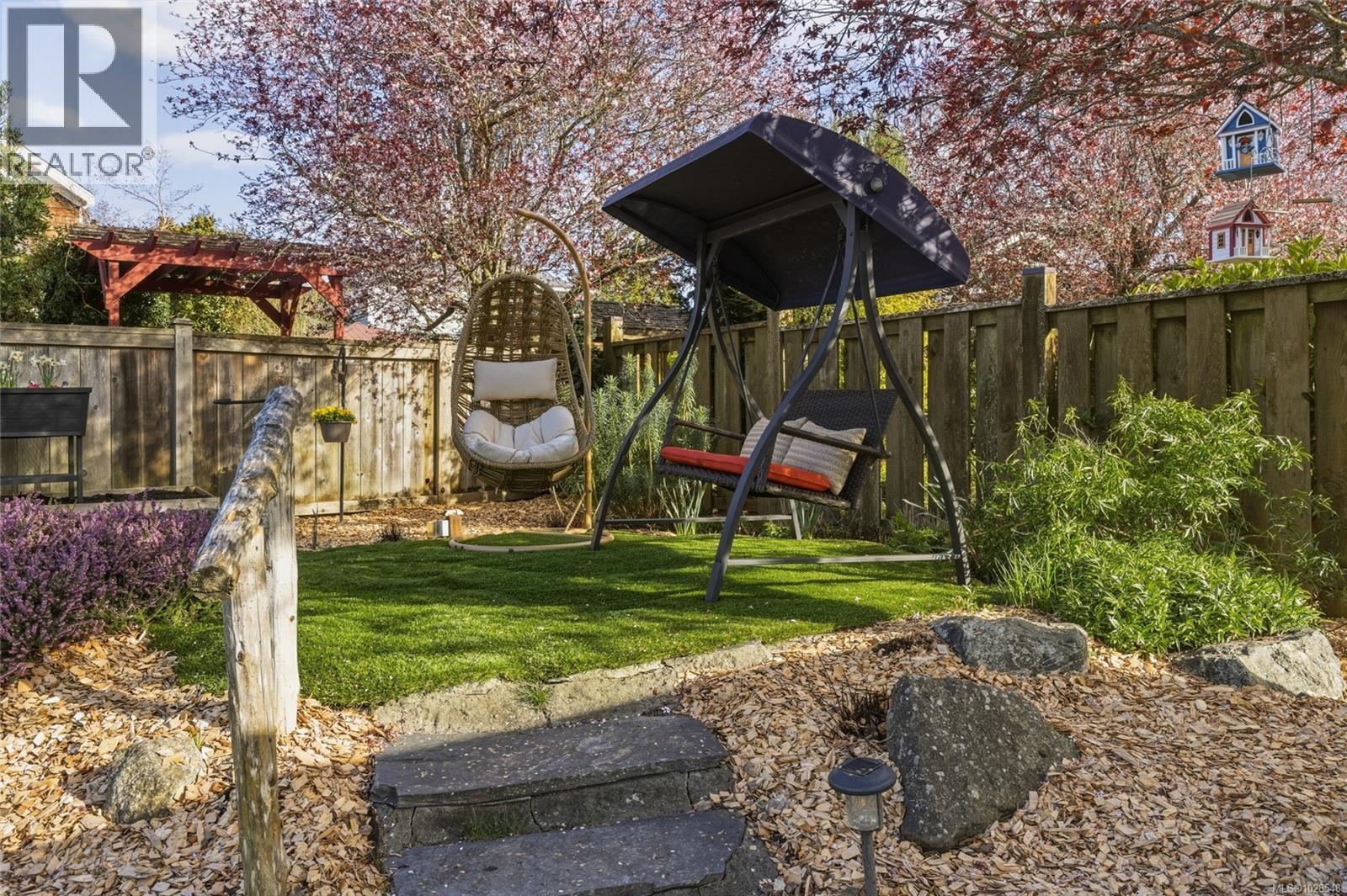 10117 WEST SAANICH RD - 50