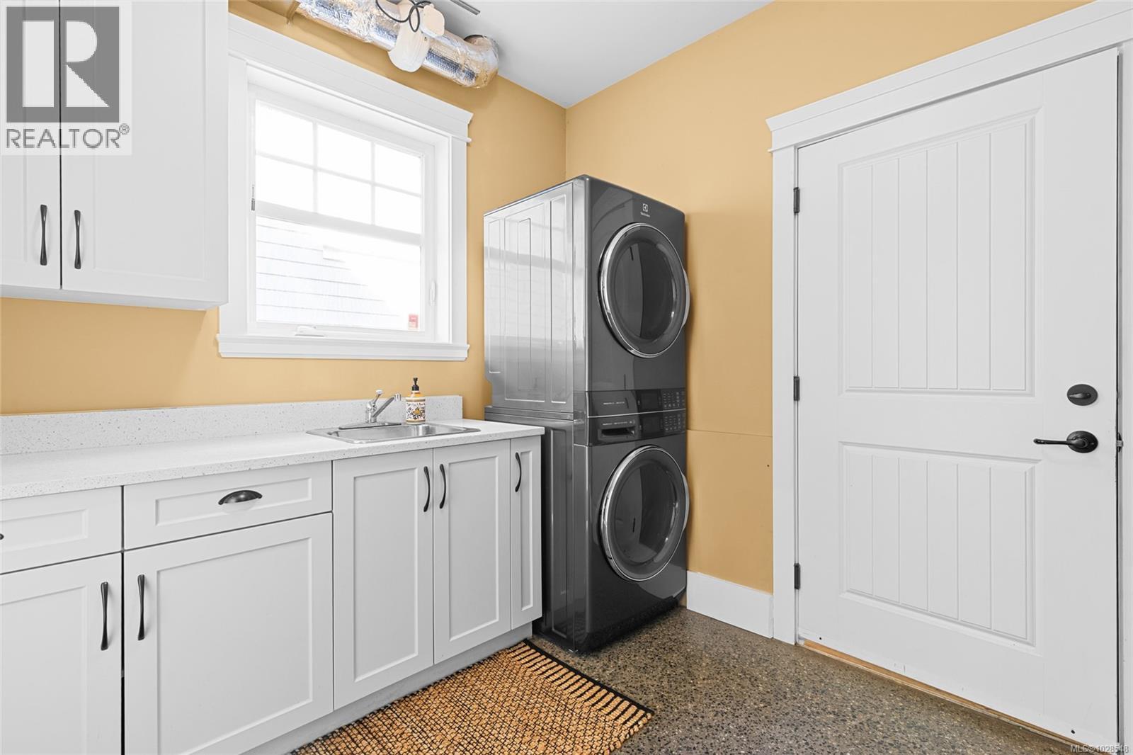 10117 WEST SAANICH RD - 26