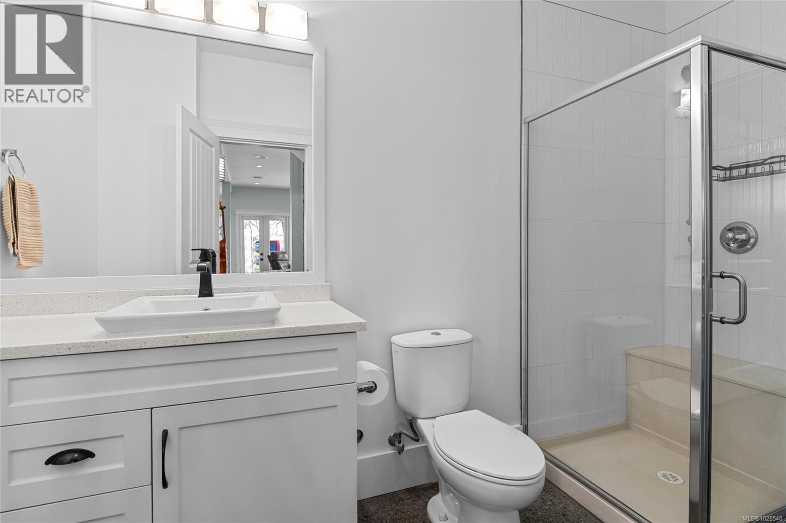 10117 WEST SAANICH RD - 11