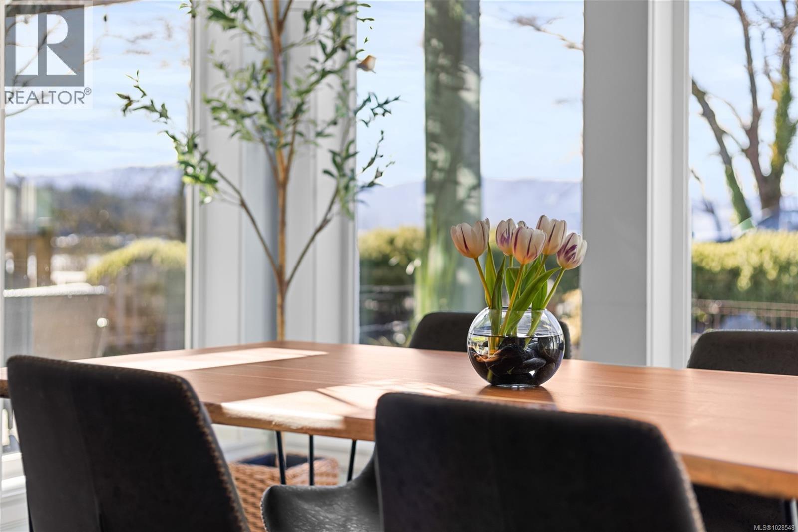 10117 WEST SAANICH RD - 23