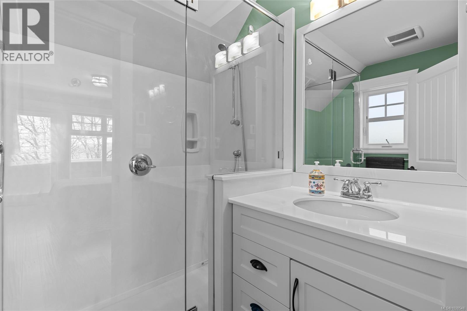 10117 WEST SAANICH RD - 39