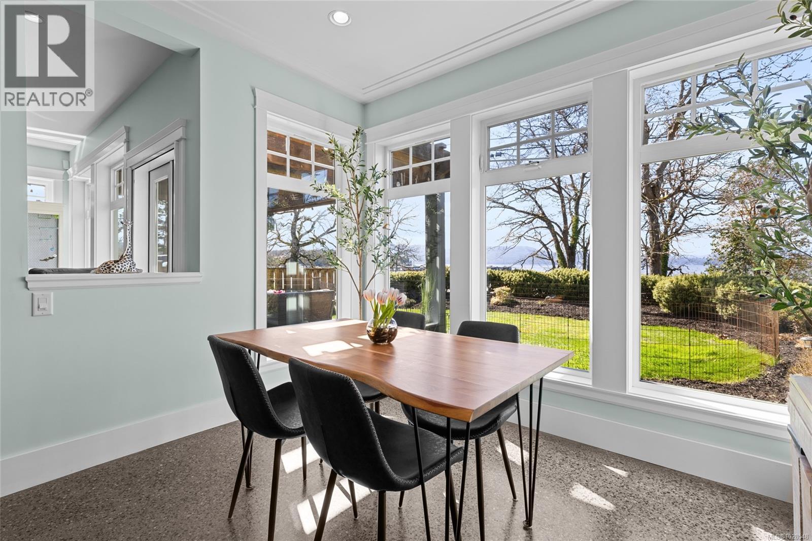 10117 WEST SAANICH RD - 24