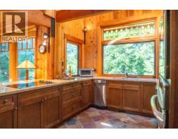 8807 Ainslie Point Road, Pender Island, BC V0N2M3 Photo 11