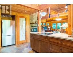 8807 Ainslie Point Road, Pender Island, BC V0N2M3 Photo 18