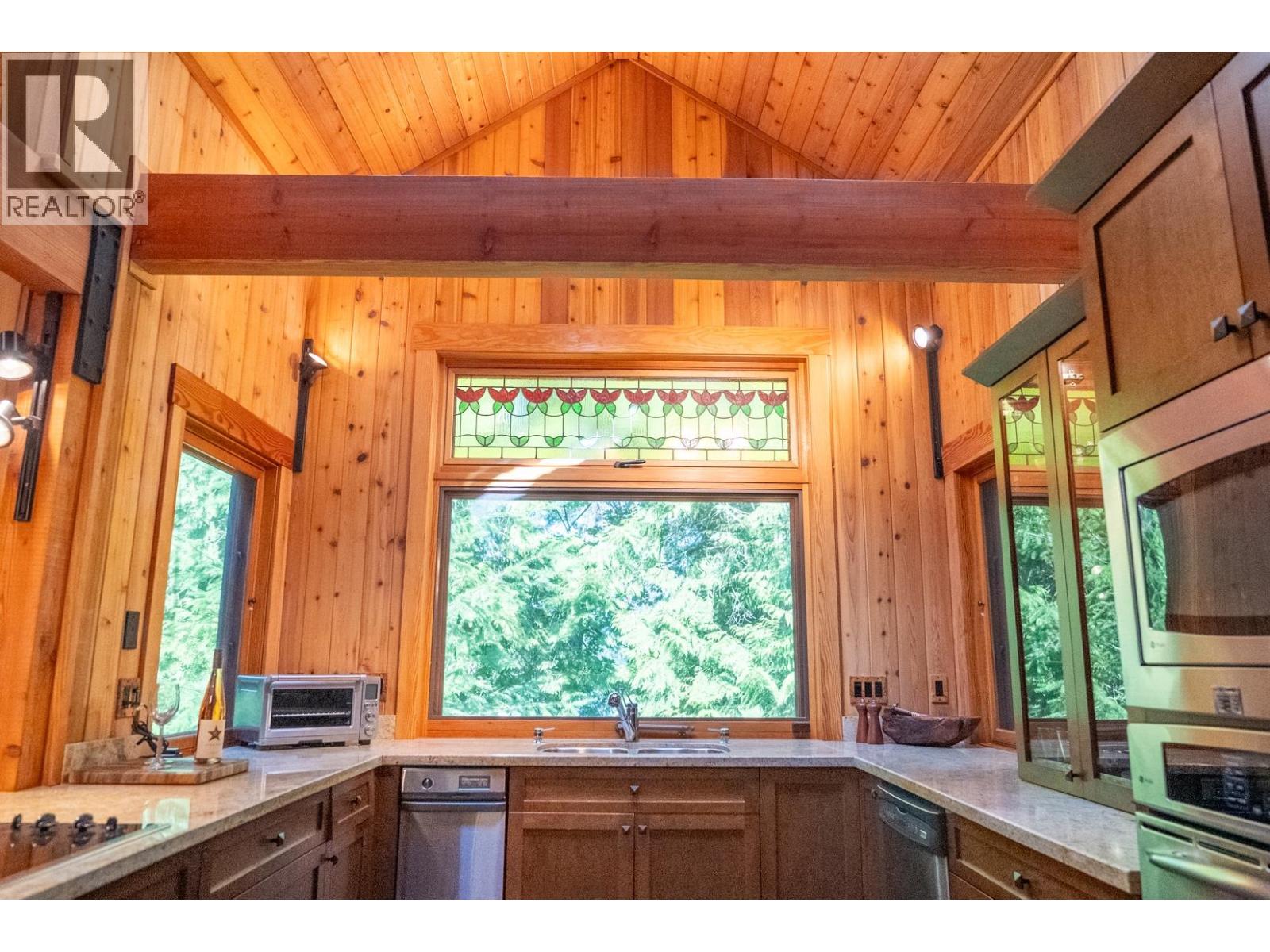 8807 AINSLIE POINT ROAD, Pender Island
