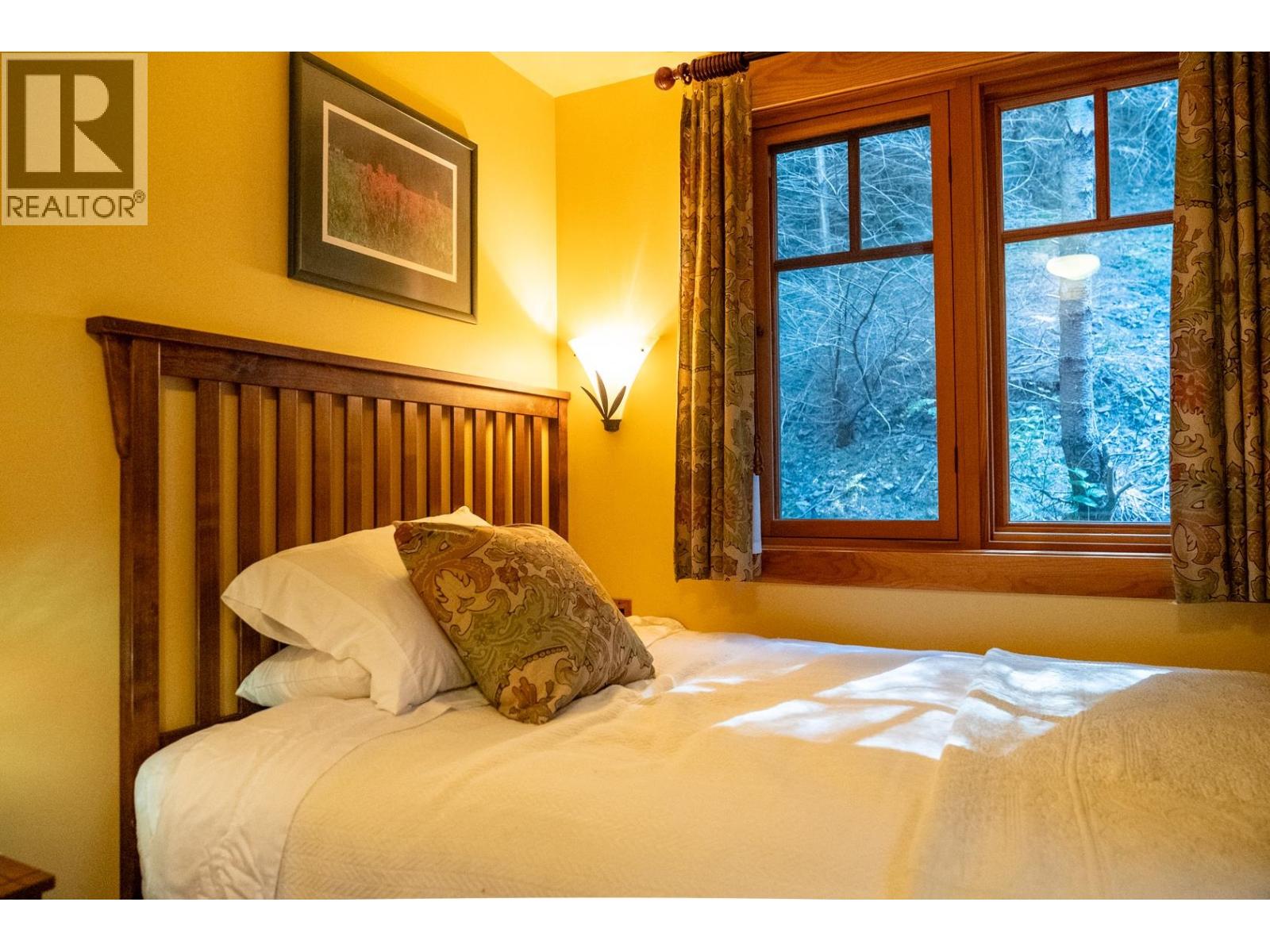 8807 AINSLIE POINT ROAD, Pender Island