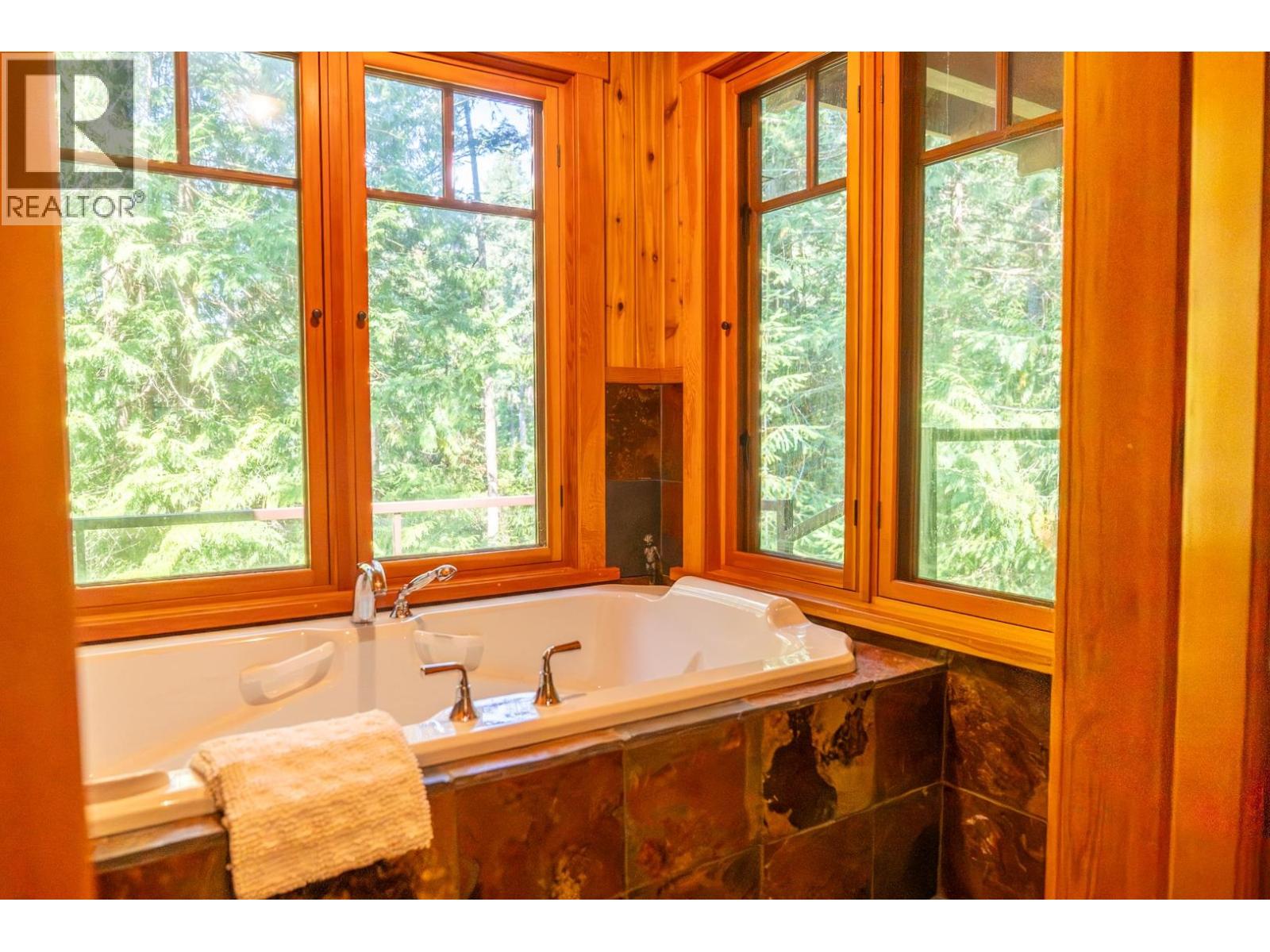 8807 AINSLIE POINT ROAD, Pender Island