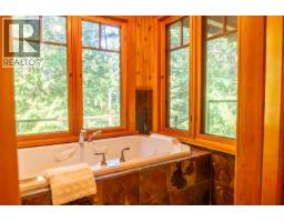 8807 Ainslie Point Road, Pender Island, BC V0N2M3 Photo 40