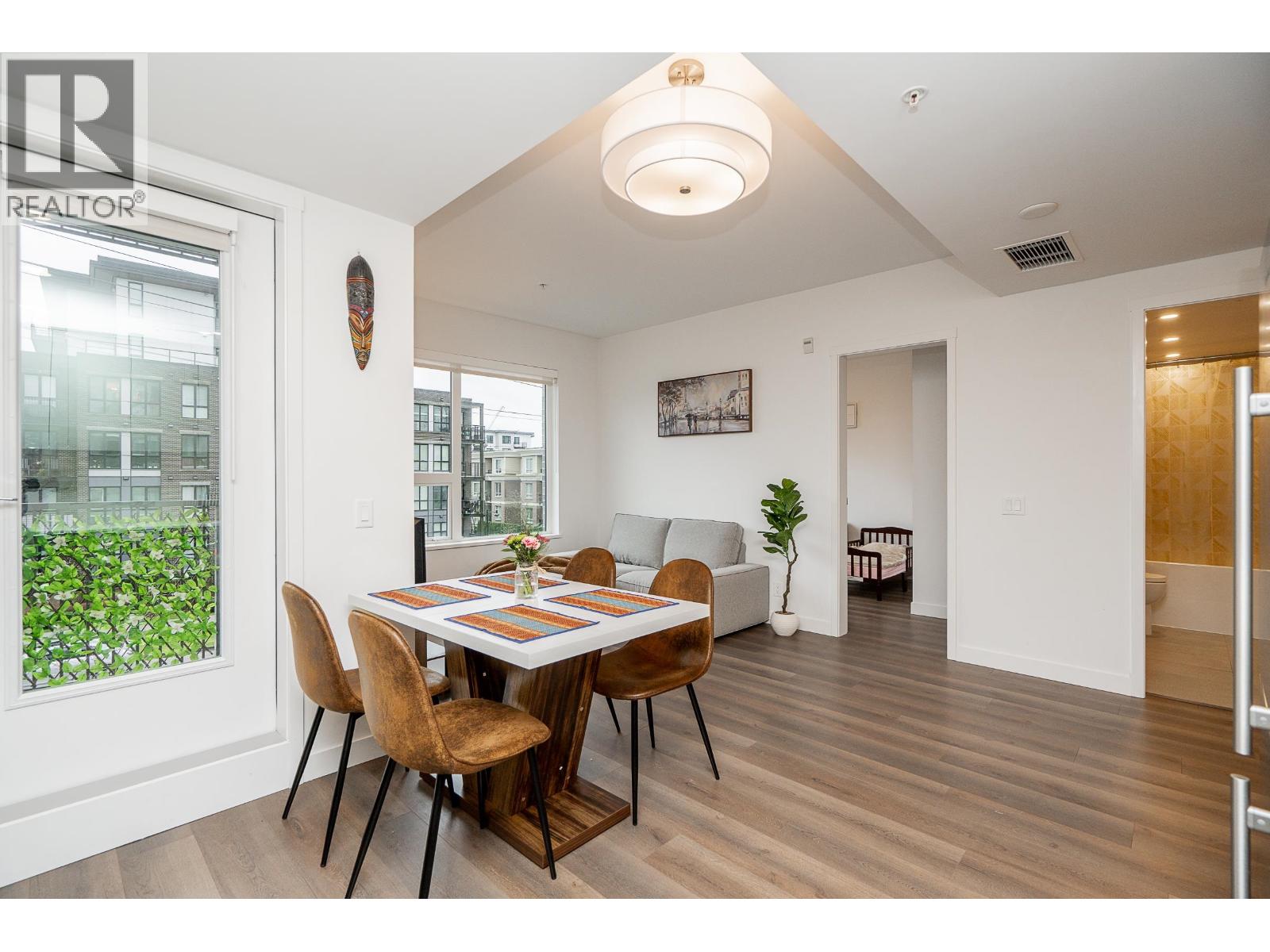 304 645 COMO LAKE AVENUE, Coquitlam