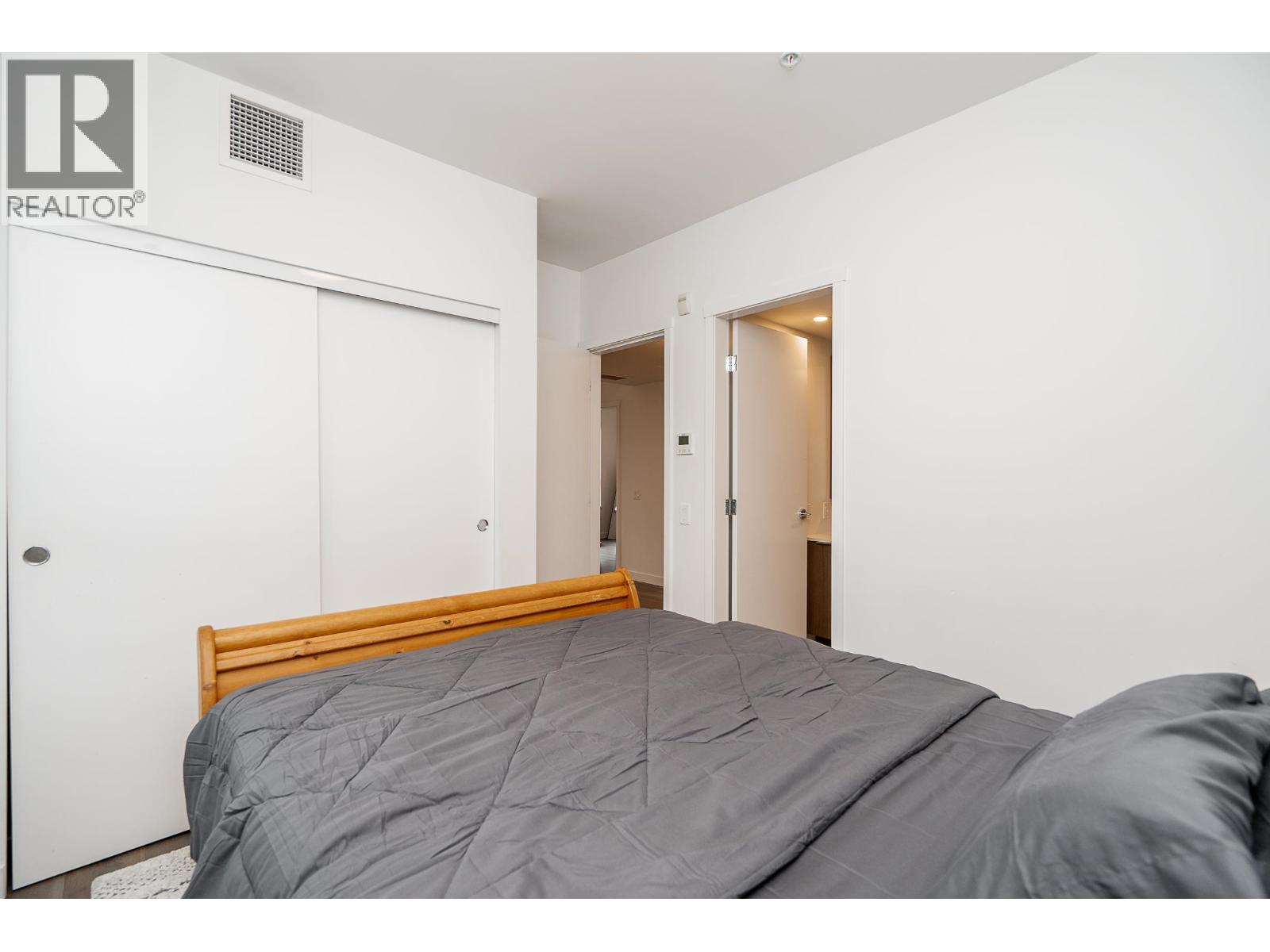 304 645 COMO LAKE AVENUE, Coquitlam