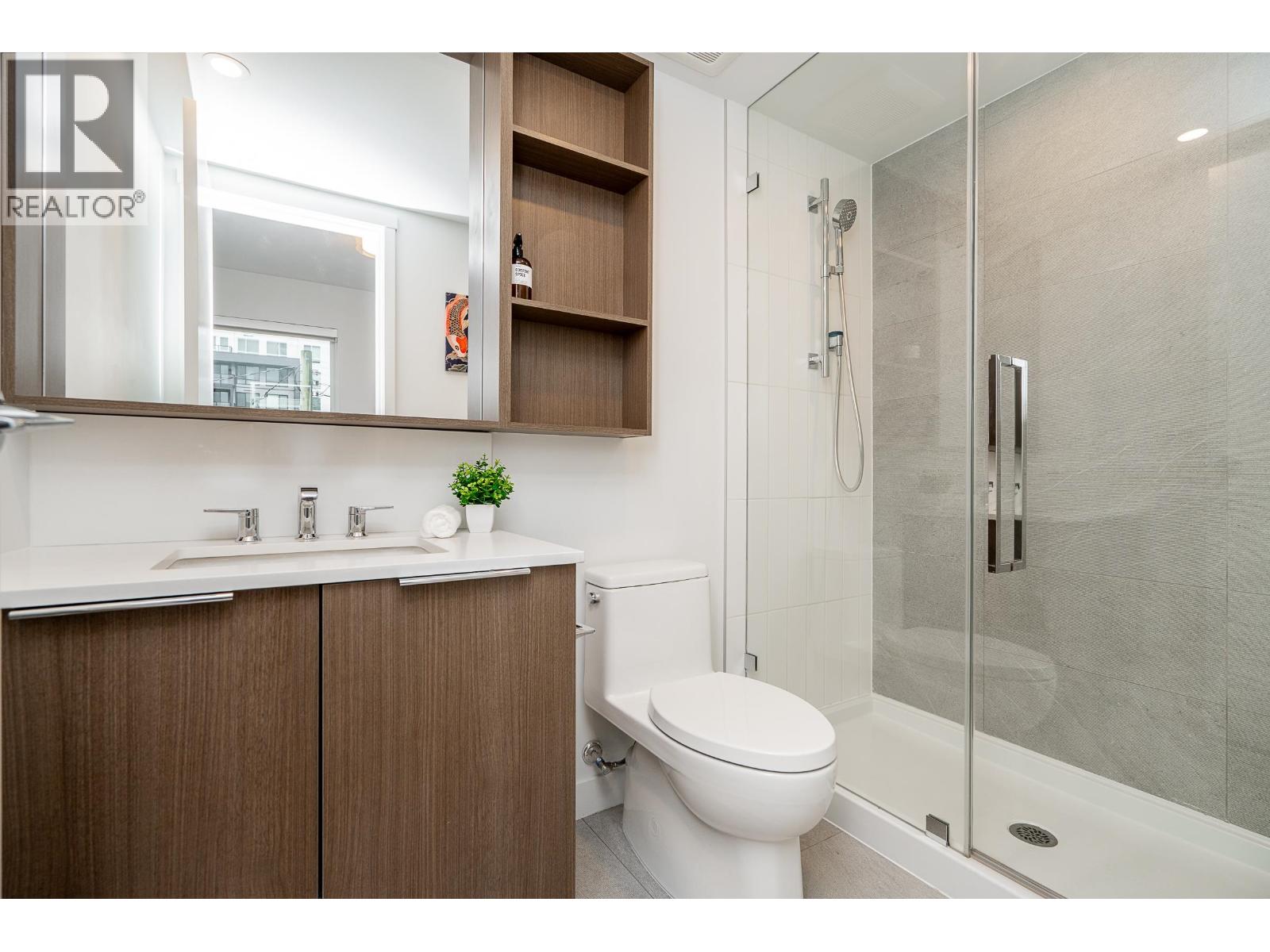 304 645 COMO LAKE AVENUE, Coquitlam